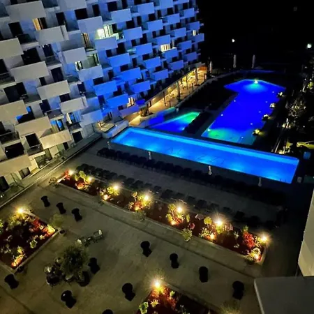 Infinity Sauna Jacuzzi Gym On Top Floor Fabulous * Năvodari