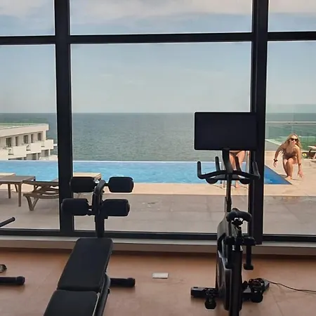 Infinity Sauna Jacuzzi Gym On Top Floor Fabulous *